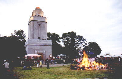 Bei der Sonnenwendfeier 1999 am Bismarckturm Ltzschena