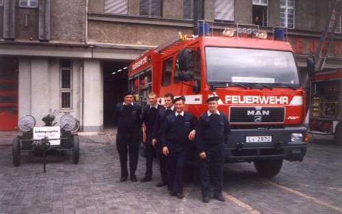 An der Hauptfeuerwache in Leipzig mit alter und neuer Technik