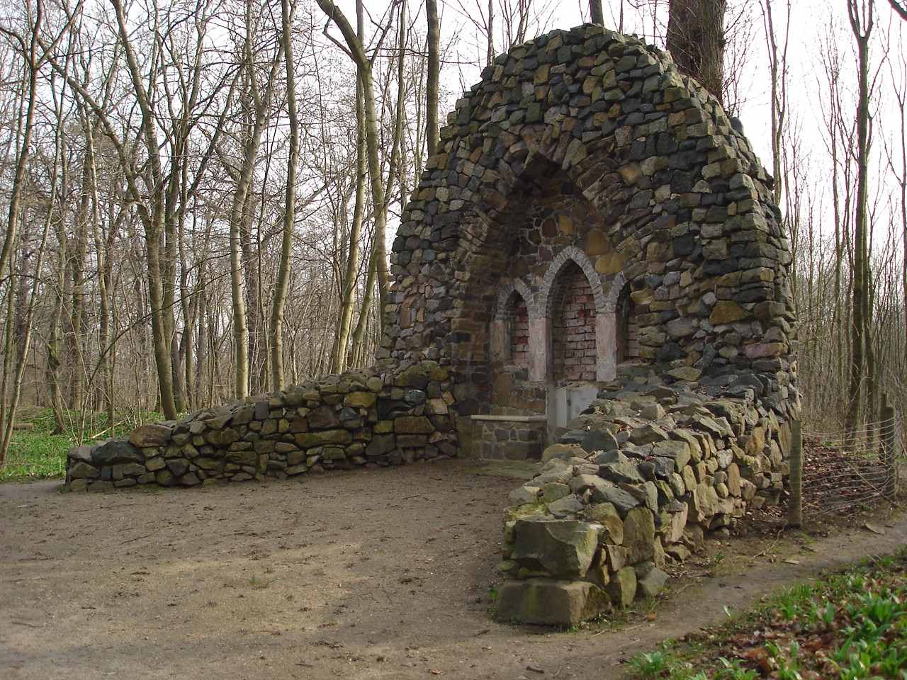 Marienaltar im Juni 2007